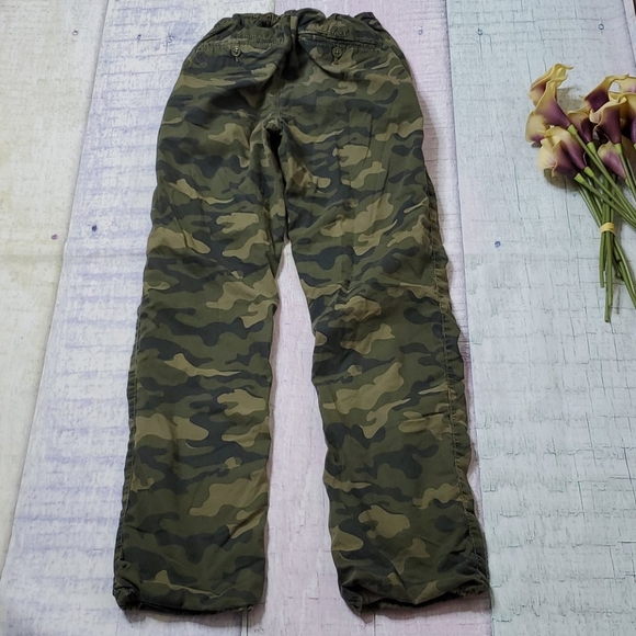 GapKids Lined Camo Jogger Pants - Picture 6 of 9